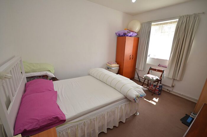 1 Bedroom Flat To Rent In Baldry Gardens, Streatham, London, SW16