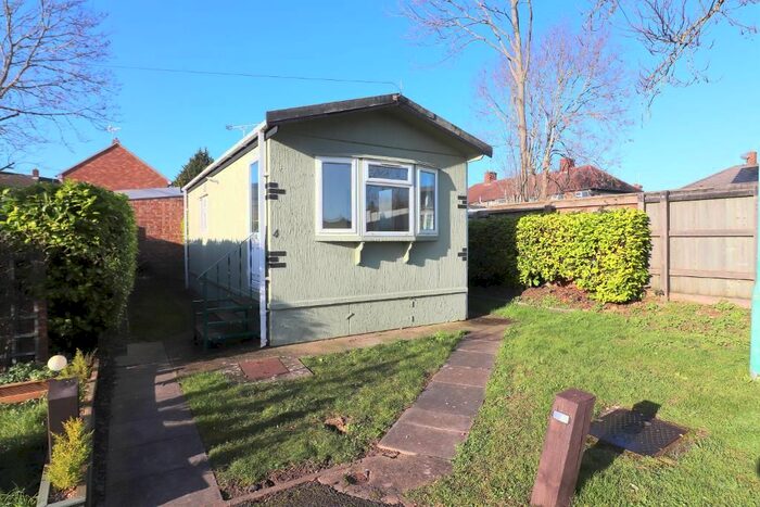 1 Bedroom Mobile/park Home To Rent In Westbourne Park, Nursery Road, Luton, Bedfordshire, LU3