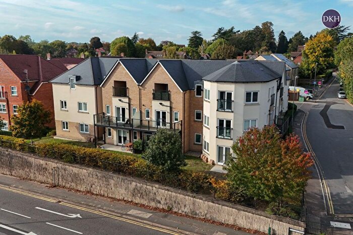 2 Bedroom Flat For Sale In Victoria Close, Rickmansworth, Hertfordshire, WD3