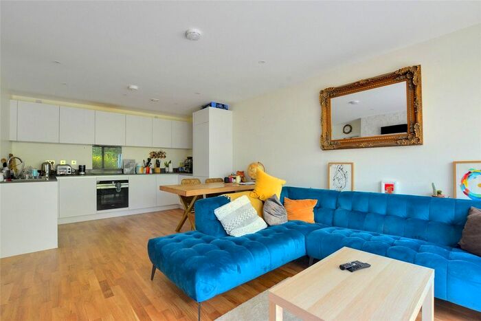 2 Bedroom Flat To Rent In Hawthorne Crescent, Greenwich, London, SE10