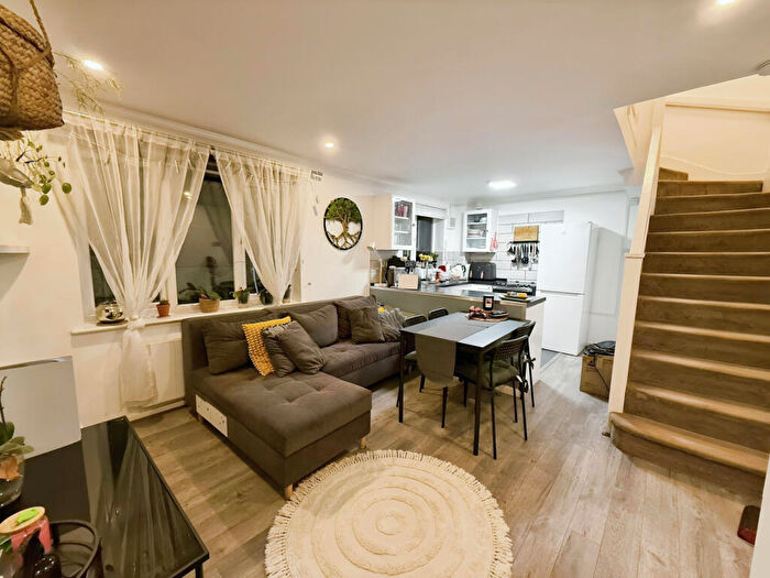1 Bedroom Terraced House To Rent In Bader Gardens, Slough, Berkshire, SL1