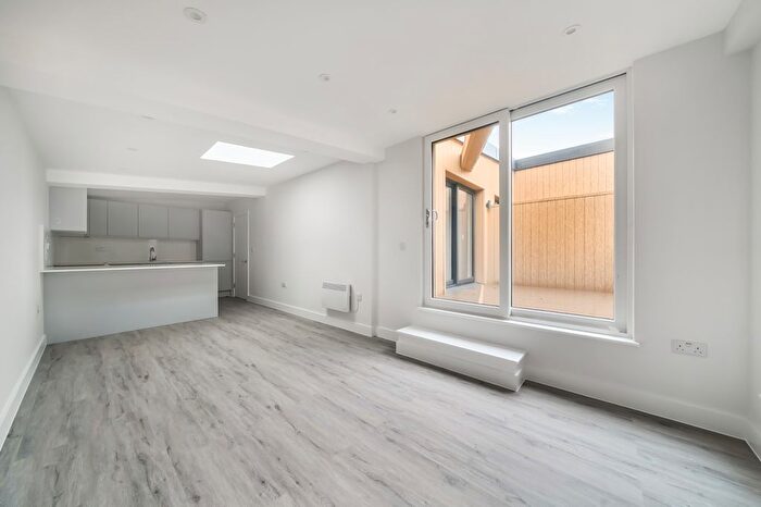 2 Bedroom Flat To Rent In The Glades Shopping Centre, High Street, Bromley, BR1