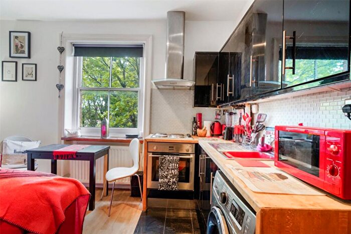 1 Bedroom Apartment For Sale In Camden Road, London, N7