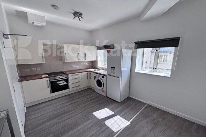 2 Bedroom Flat To Rent In Handsworth Avenue, Highams Park, E4