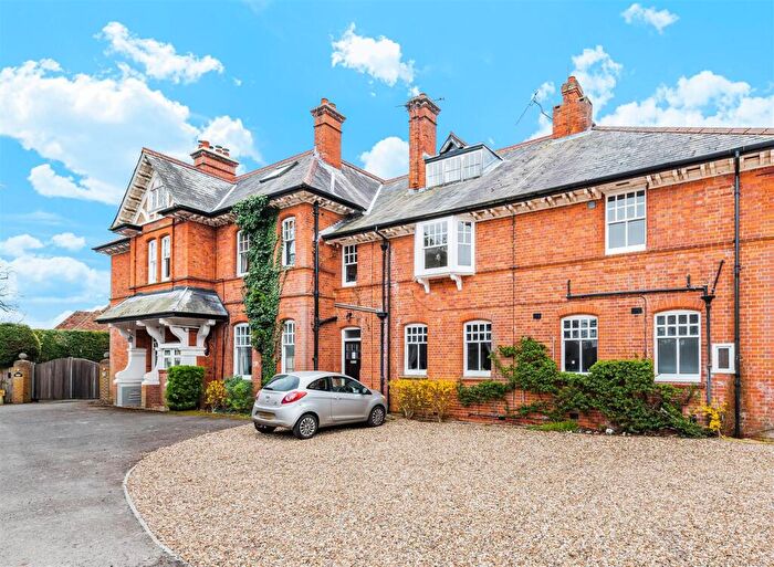 2 Bedroom Apartment For Sale In Grove Road, Guildford, GU1