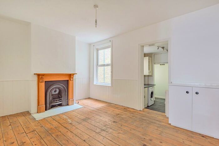 3 Bedroom Terraced House To Rent In Leahurst Road Hither Green, SE13