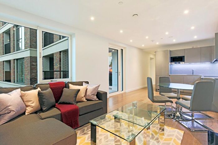 1 Bedroom Flat To Rent In Sayer Street, Elephant & Castle, London, SE17