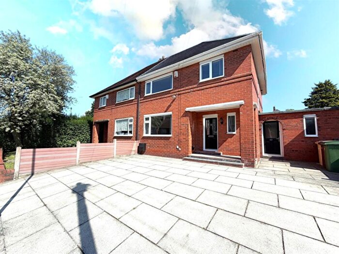 3 Bedroom Semi-Detached House For Sale In Townsfield Road, Westhoughton, Bolton, BL5