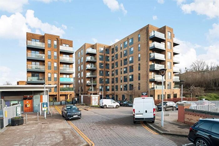 2 Bedroom Apartment For Sale In Smitham Court, Leaden Hill, Coulsdon, CR5