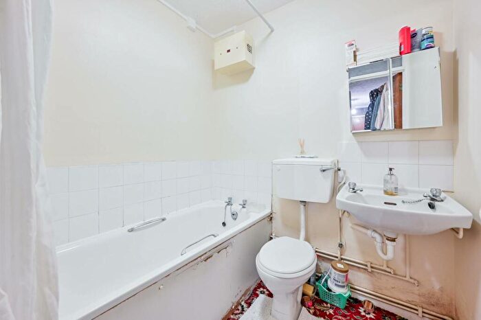 1 Bedroom Flat For Sale In Erwood Road, Charlton, London, SE7