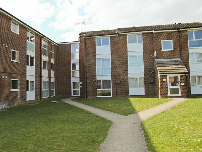 2 Bedroom Flat To Rent In Lupin Drive, Chelmsford, CM1