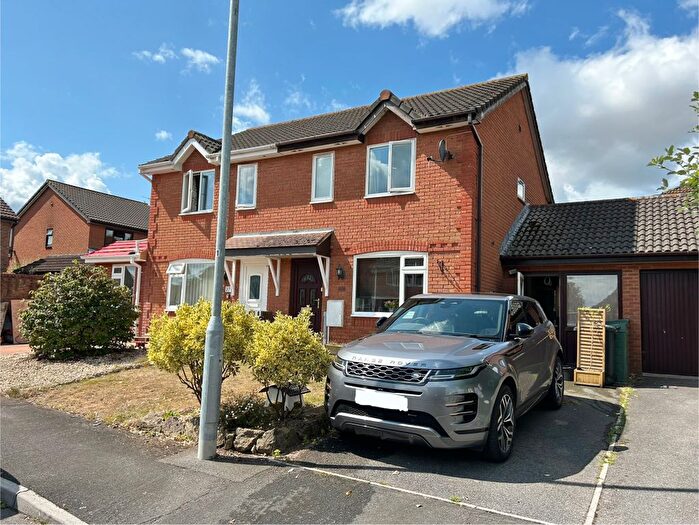 3 Bedroom Semi-Detached House To Rent In Oak Close, Exminster, EX6