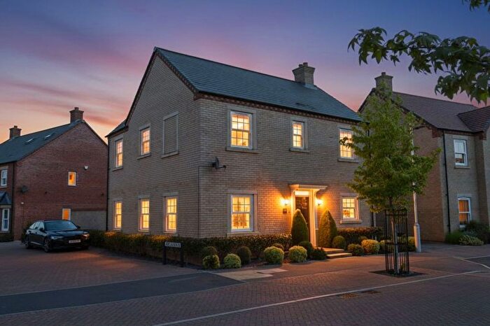 4 Bedroom Detached House For Sale In Collings Crescent, Biggleswade, SG18