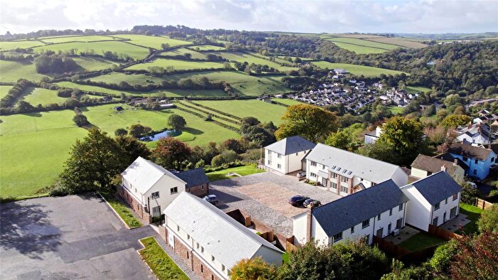 4 Bedroom Semi Detached House For Sale In Market Gardens, Torrington, Devon, EX38