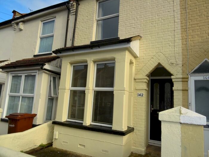 3 Bedroom Terraced House To Rent In Chaucer Road, Gillingham, Kent., ME7
