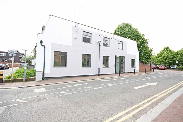 1 Bedroom Flat To Rent In Holly Road, Twickenham, TW1