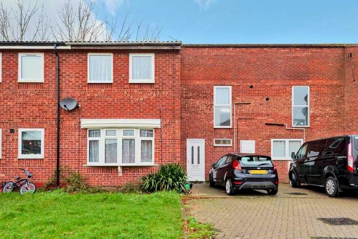 3 Bedroom Terraced House To Rent In Blackwater Drive, Aylesbury, HP21