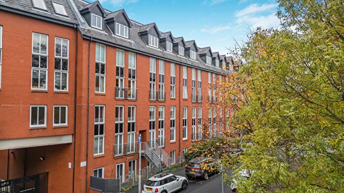 2 Bedroom Flat For Sale In Randolph Gate, Broomhill, G11