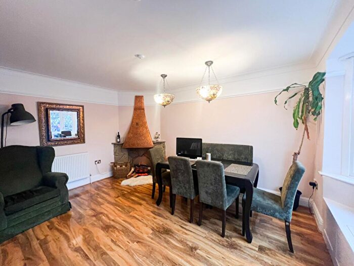 4 Bedroom Semi-Detached House To Rent In St. Barnabas Road, Woodford Green, IG8