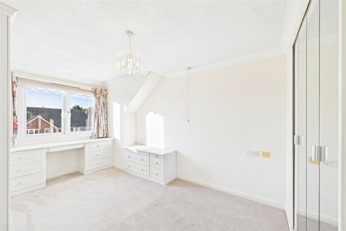 2 Bedroom Apartment For Sale In Yorktown Road, College Town, Sandhurst, Berkshire, GU47