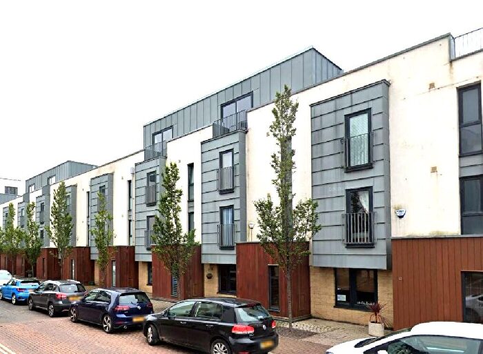 2 Bedroom Flat To Rent In Kimmerghame Terrace, Edinburgh, EH4