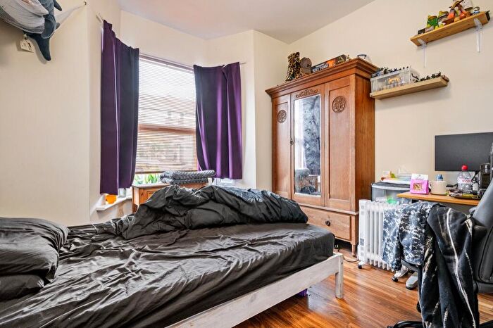 3 Bedroom Terraced House For Sale In Glenwood Road, London, N15
