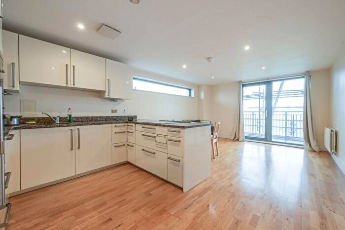 3 Bedroom Flat To Rent In Parkview Apartments, , Poplar, London, E14