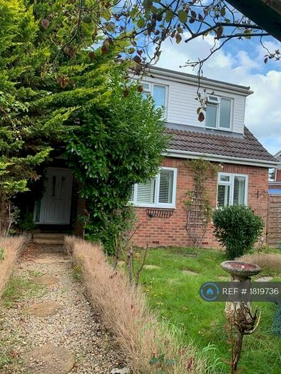 4 Bedroom Detached House To Rent In Kingfisher Drive, Woodley, Reading, RG5