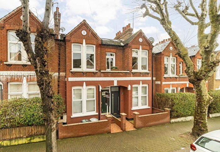 3 Bedroom Maisonette For Sale In Idlecombe Road, Tooting, SW17