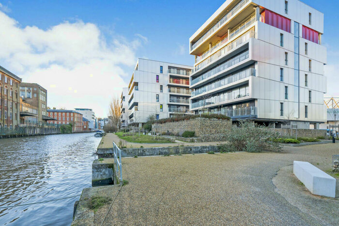 3 Bedroom Apartment To Rent In Robinson Bank, NR1
