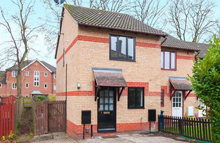 2 Bedroom End Of Terrace House To Rent In The Beeches, Headington., OX3