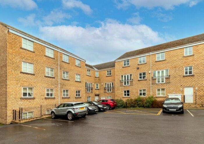 2 Bedroom Flat To Rent In Mount Lane, Brighouse, West Yorkshire, HD6
