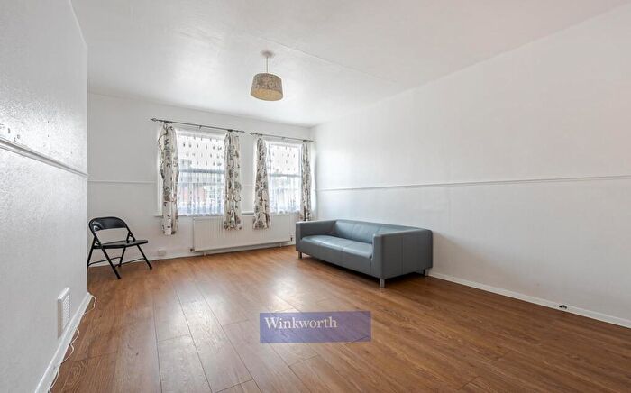 1 Bedroom Apartment To Rent In Penford Street, London, Uk, SE5