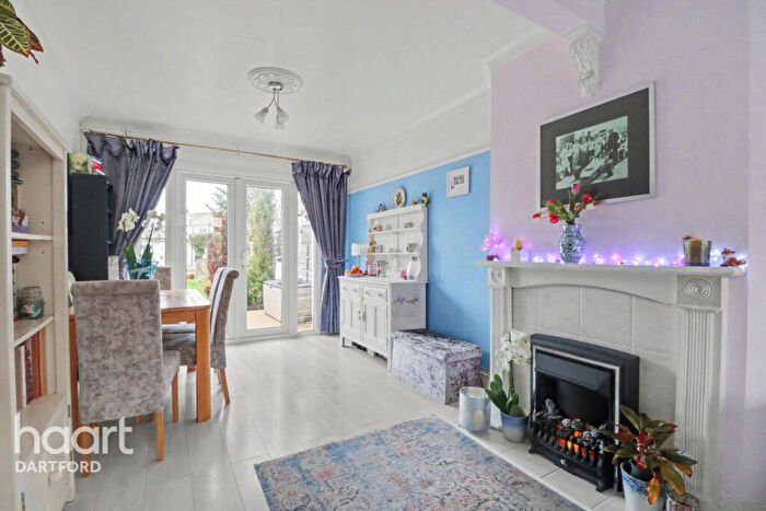 3 Bedroom Terraced House For Sale In Hollybush Road, Gravesend, DA12