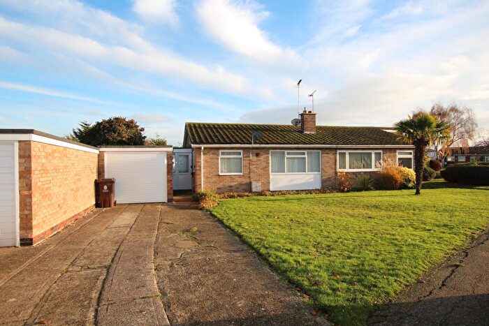 2 Bedroom Bungalow For Sale In Sparrows Herne, Clacton-on-Sea, CO15