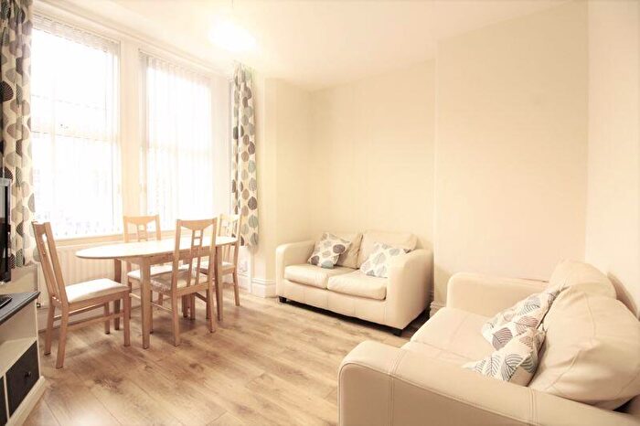 3 Bedroom Flat To Rent In Three Bed Student Property, Windsor Terrace, South Gosforth, NE3