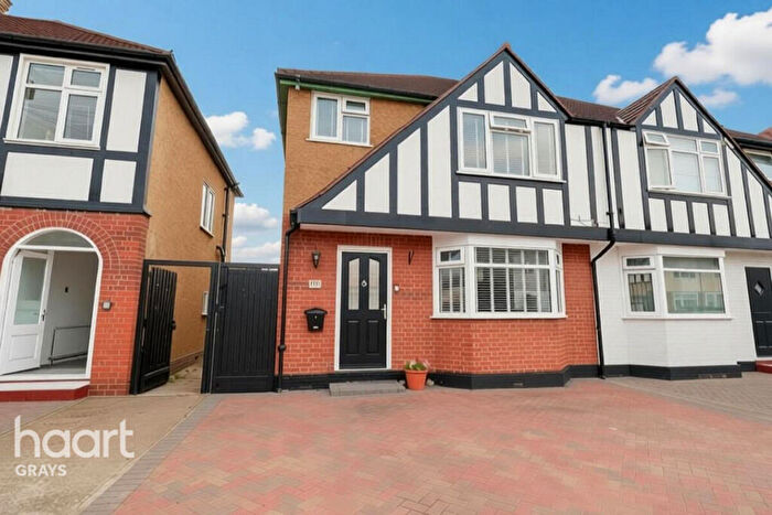 3 Bedroom Semi-Detached House For Sale In Heathview Road, Grays, RM16