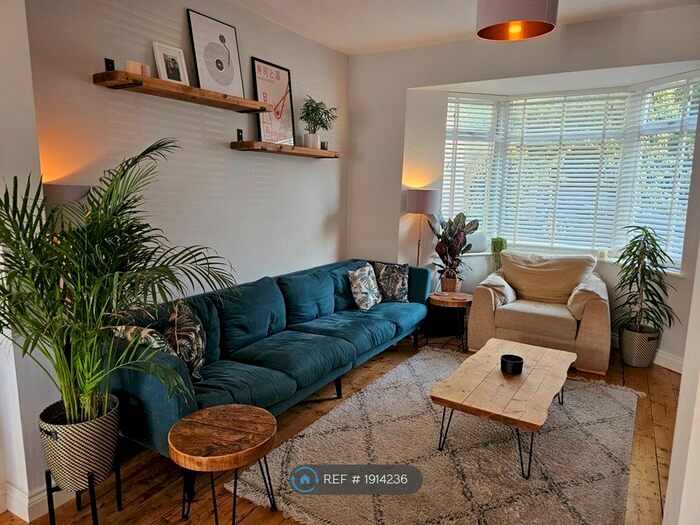 2 Bedroom End Of Terrace House To Rent In Lyndale Road, Bristol, BS5