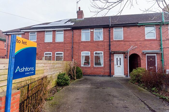 3 Bedroom Town House For Sale In Lucas Avenue, York, YO30