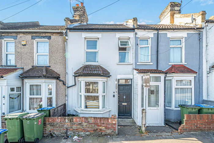 2 Bedroom Terraced House For Sale In Hartville Road, Plumstead, SE18