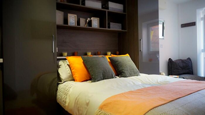 Studio To Rent In High Road, SO16