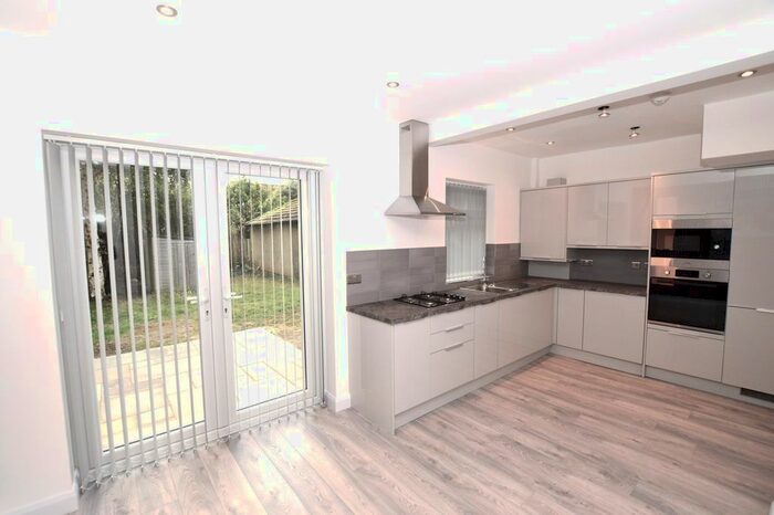 3 Bedroom Semi-Detached House To Rent In Roman Gardens, Leeds, LS8
