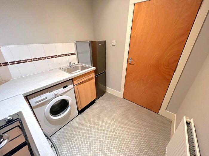 2 Bedroom Flat To Rent In High Street, Paisley, PA1