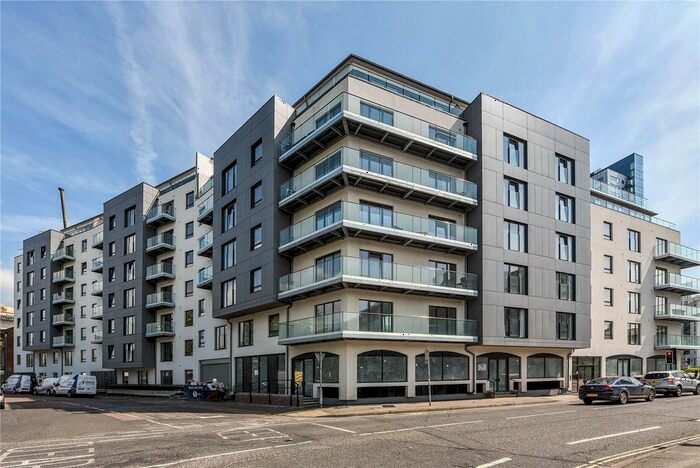 1 Bedroom Flat To Rent In Royal Crescent Apartments, Southampton, SO14