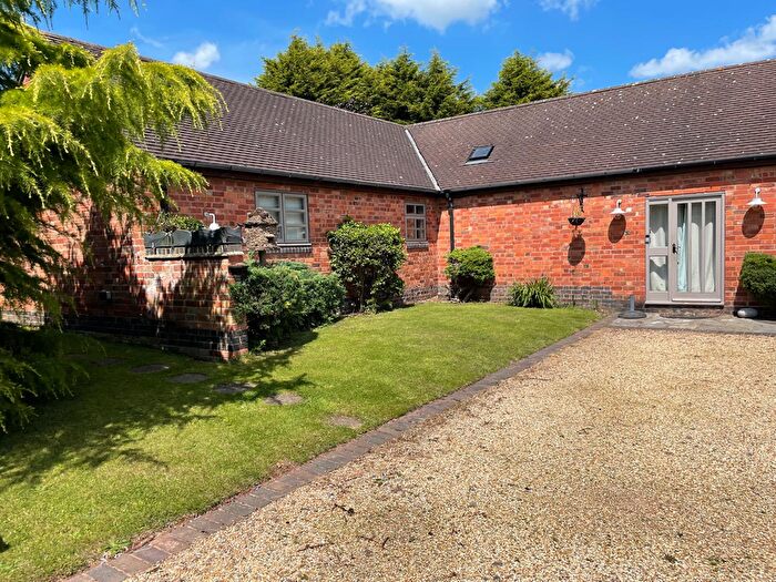 3 Bedroom Barn Conversion For Sale In Wall Hill Road, Coventry, CV7