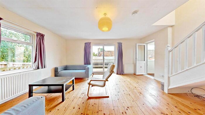 4 Bedroom Detached House To Rent In Dale Lodge, Bath, BA1