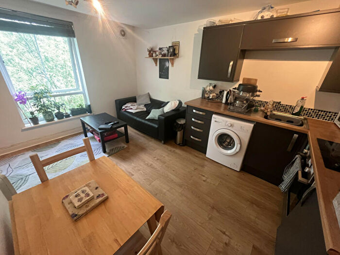 2 Bedroom Apartment To Rent In Meanwood Road, Leeds, LS7