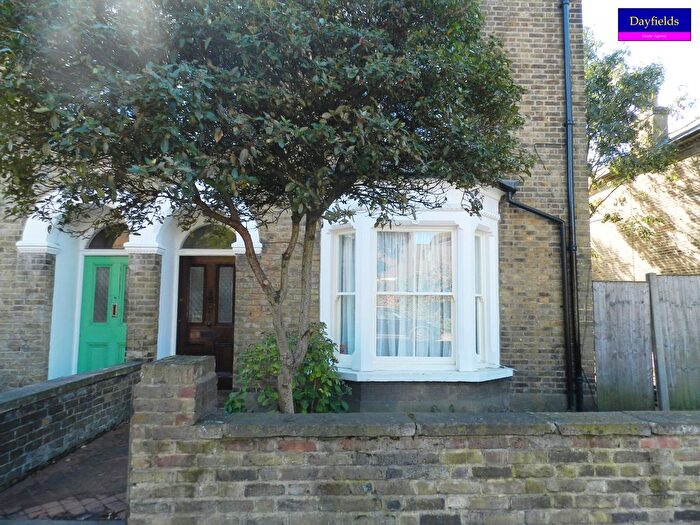 2 Bedroom Flat For Sale In Cecil Road, Enfield, EN2