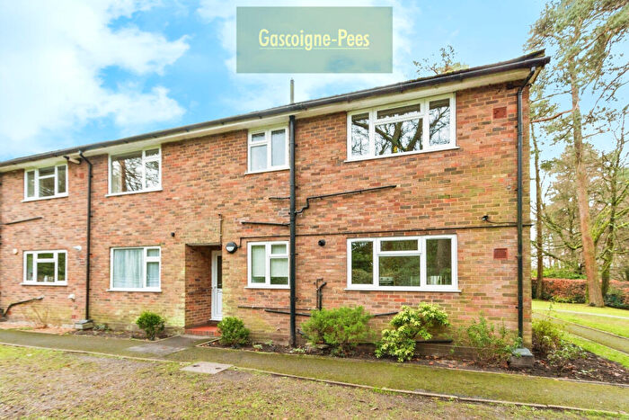 2 Bedroom Apartment To Rent In Beacon Hill Court, Hindhead, GU26