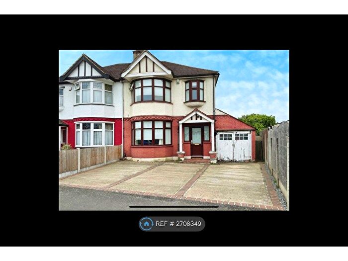 3 Bedroom End Terrace House To Rent In Keswick Avenue, London, RM11